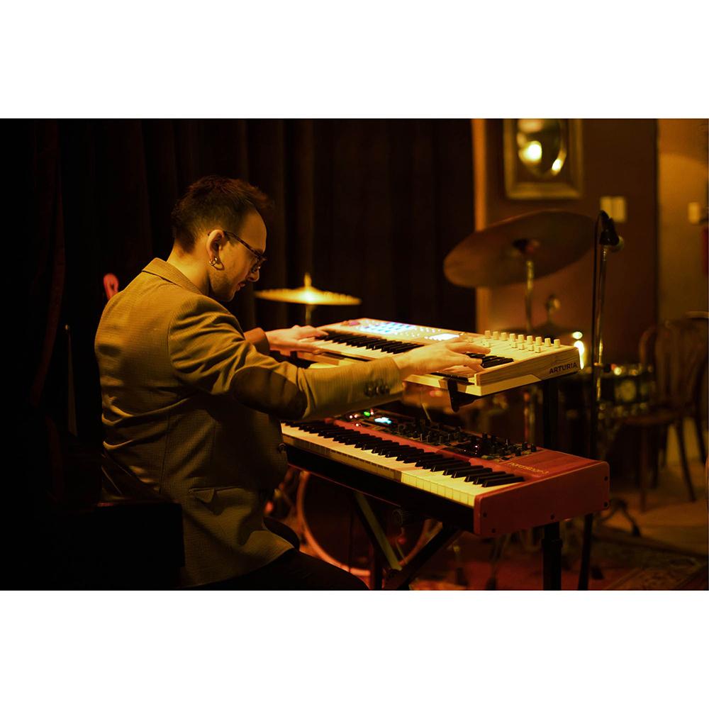 Arturia Mk3 61-Key USB MIDI Controller Keyboard White with 26 Month Protection